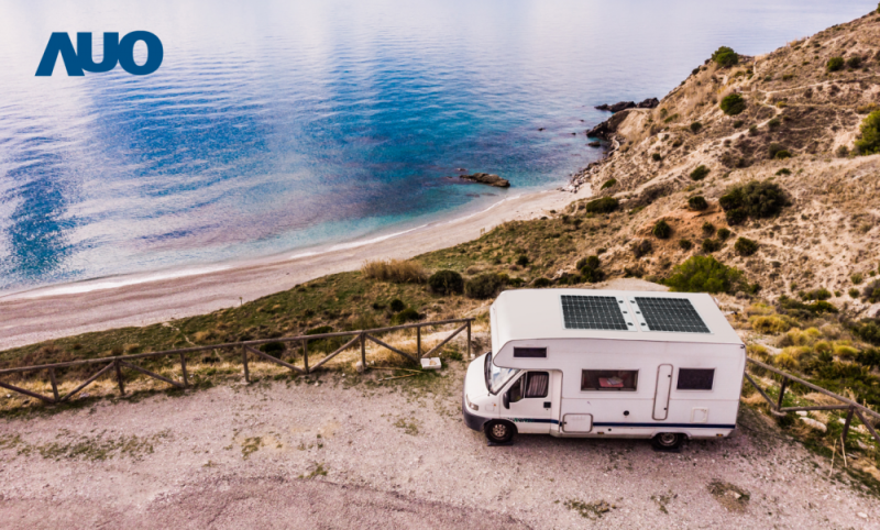 「可撓輕量化太陽光電板SunCurva」使用輕量特殊耐候型複合板取代傳統太陽能板的玻璃前板，不僅降低70%重量，每米平方僅3Kg；具有抗衝擊性能及通過電磁相容性測試，可應用於交通運輸工具，如露營車、遊艇等